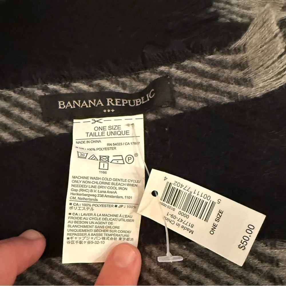 Banana Republic Black Gray Scarf Shawl Wrap Supe Soft Cozy Lagenlook NWT